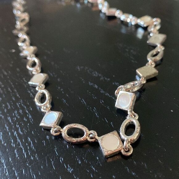 2 Napier silver tone necklaces. - Picture 5 of 7